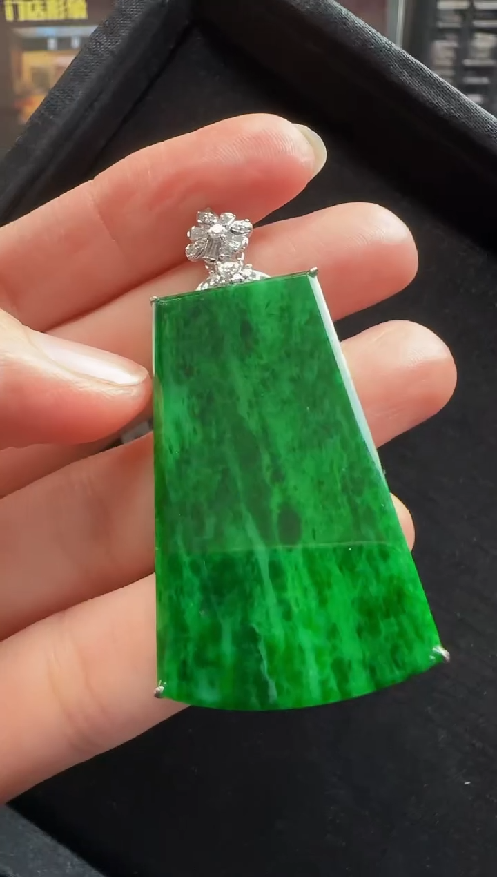 【闪购商品】翡翠颈饰18K金镶嵌602无事牌一个