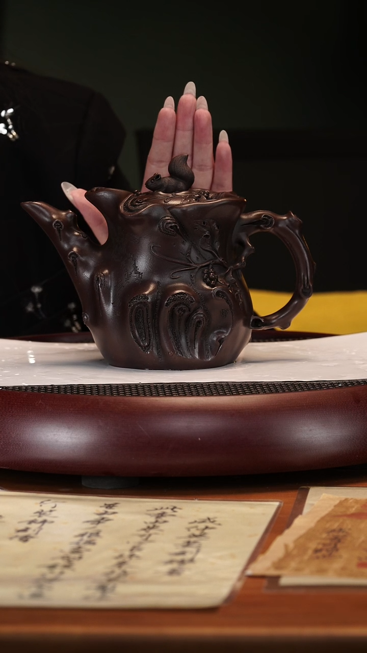 【闪购商品】紫砂茶壶2-54ZCP树桩松鼠葡萄甲级紫泥