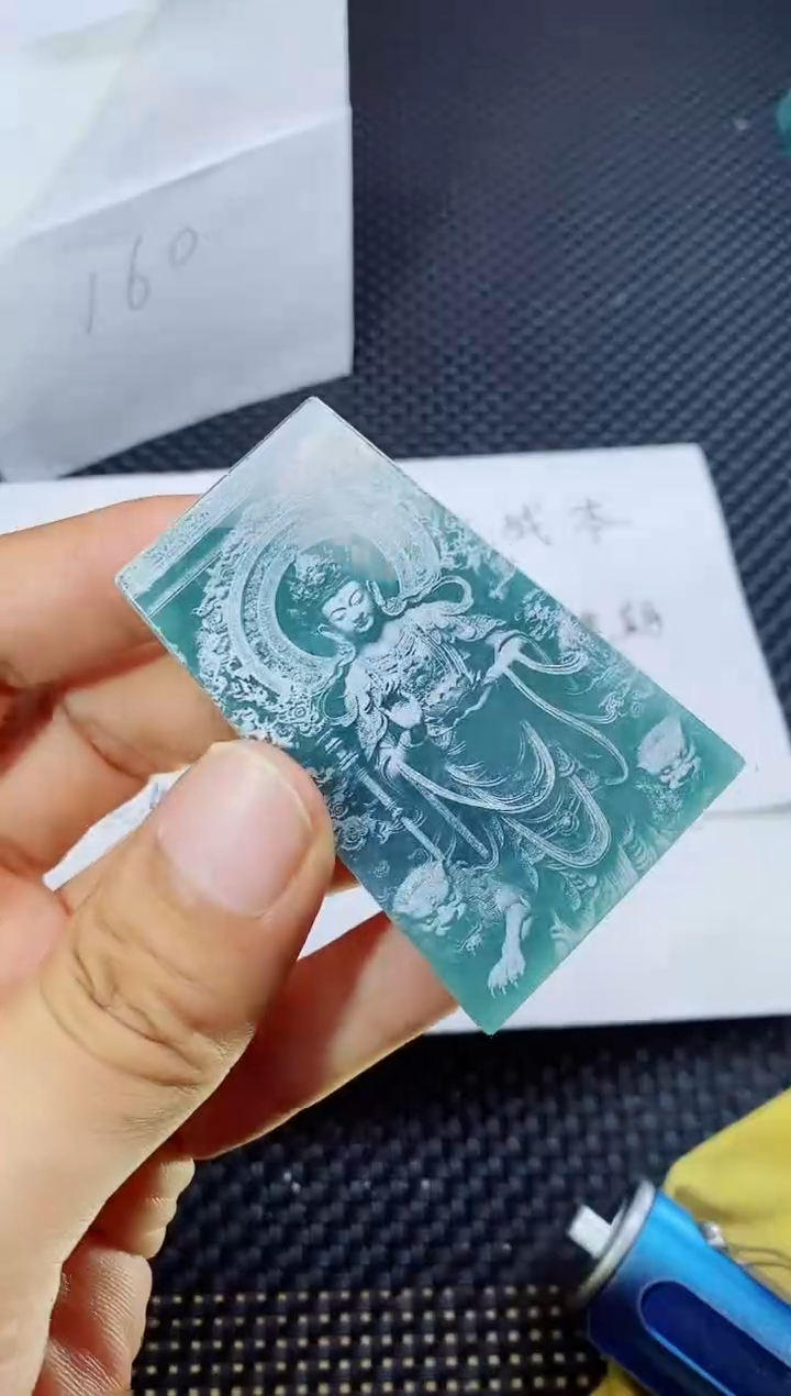 翡翠未镶嵌颈饰          