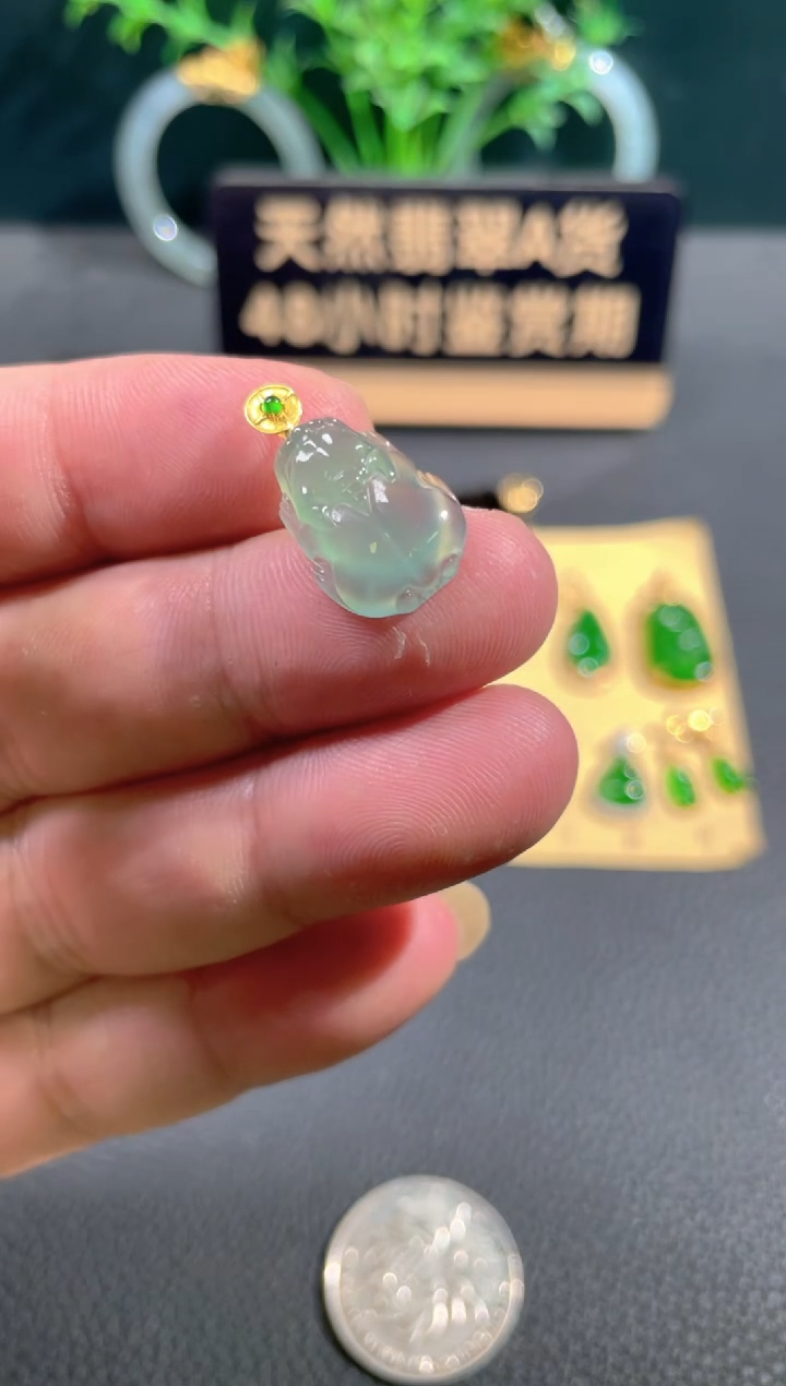 翡翠18K金镶嵌颈饰翡翠