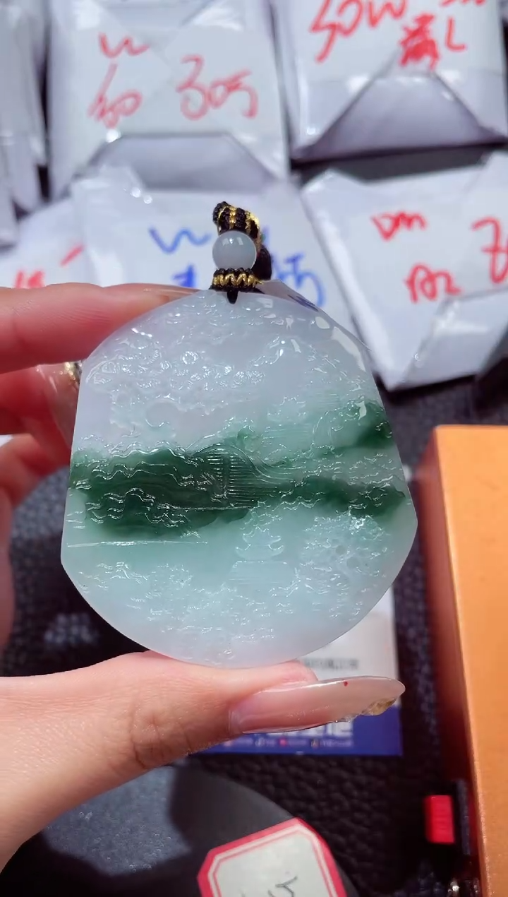 颈饰未镶嵌翡翠20260104