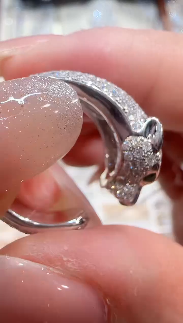 【闪购商品】戒指18K金镶嵌钻石豹子戒指