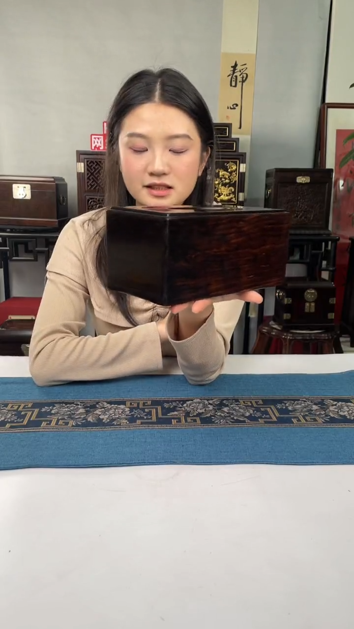 红酸枝木类端景台紫光檀盒