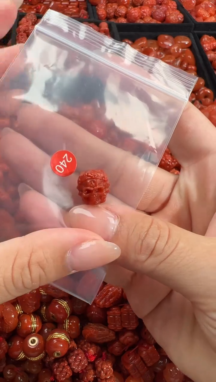 南红玛瑙未镶嵌颈饰1