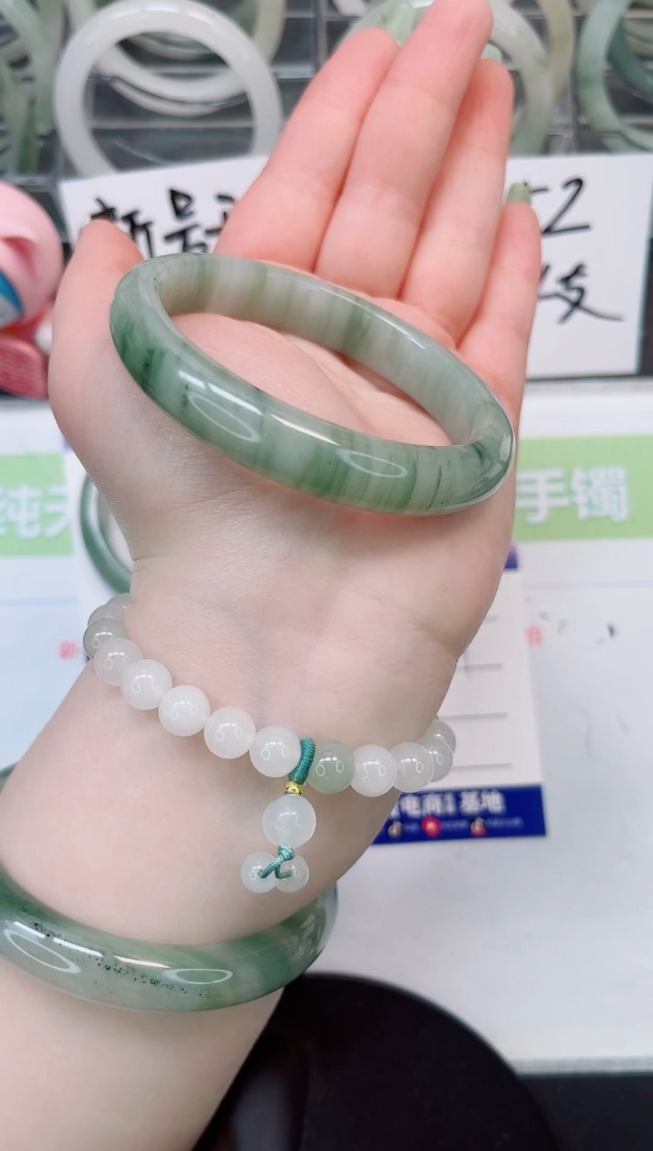 【闪购商品】石英质玉手镯未镶嵌a258