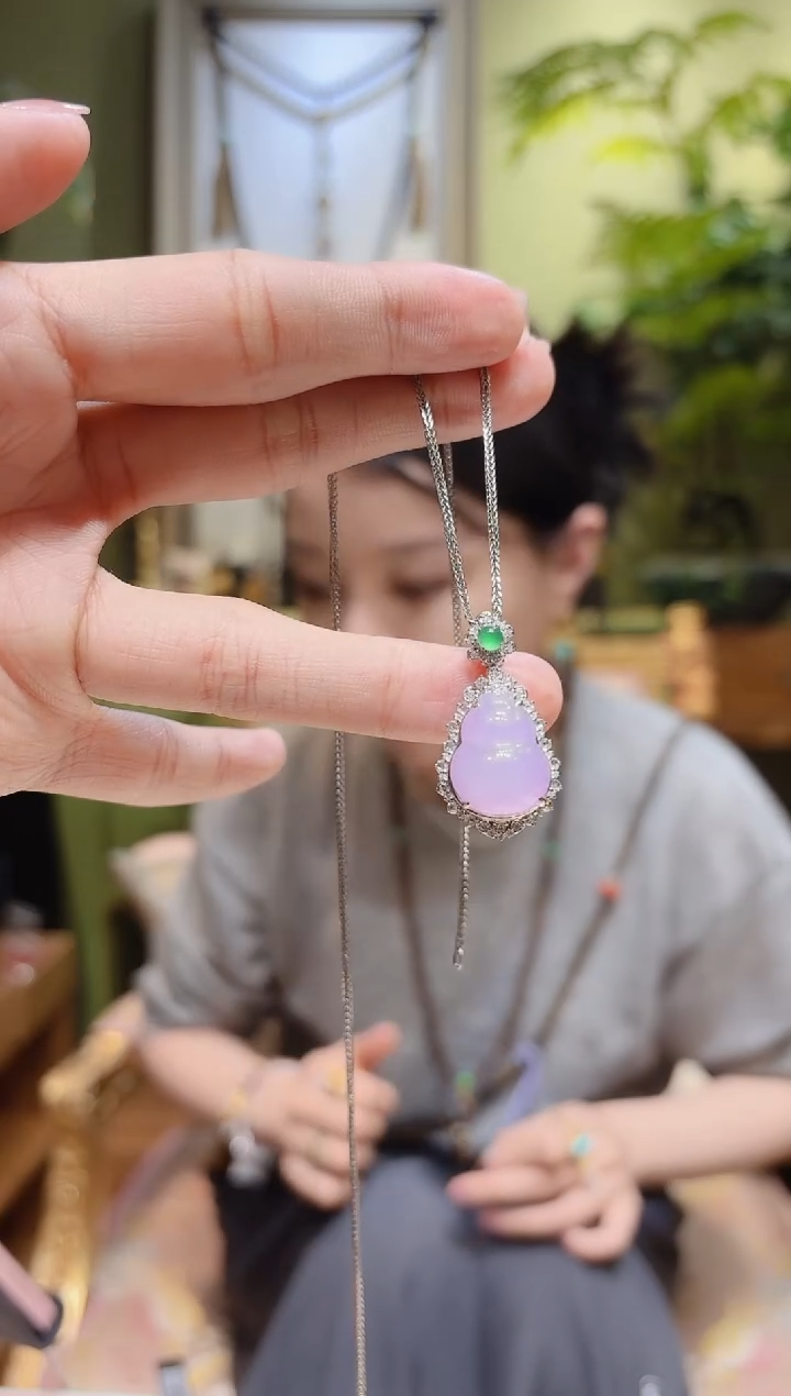 【闪购商品】翡翠颈饰18K金镶嵌紫葫芦翡翠吊坠