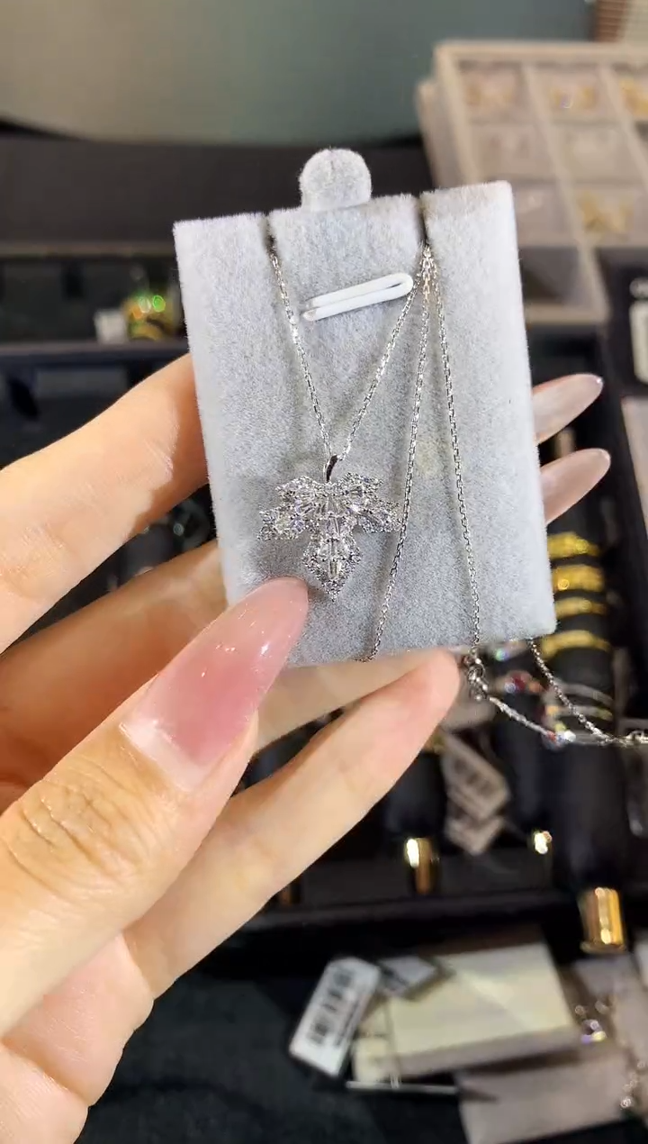 【闪购商品】钻石项链18K金镶嵌a118时尚