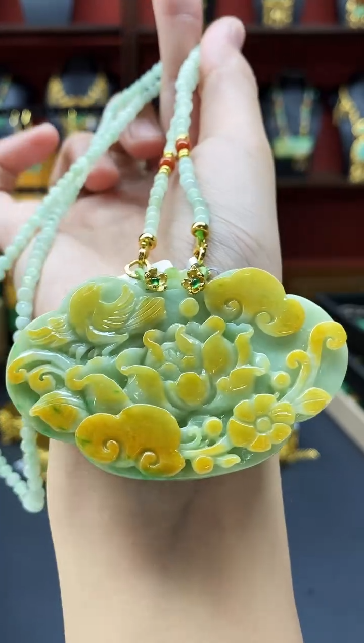 颈饰未镶嵌翡翠吊坠
