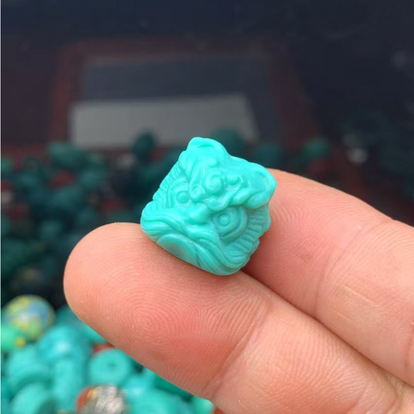 湖北原矿纯手工特色高瓷原石精工绿色醒狮配珠【010】