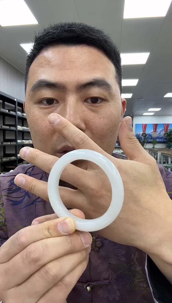 【闪购商品】和田玉手镯未镶嵌55-56  055