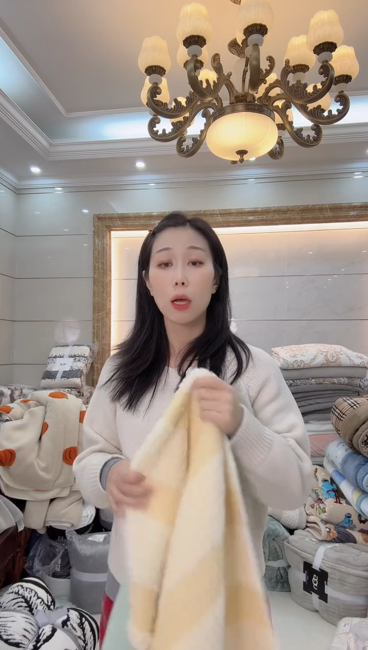 羊驼毛150*200月亮绒黄色