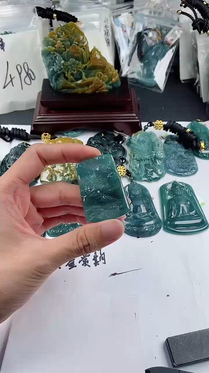 【闪购商品】翡翠颈饰未镶嵌多样性一件随机发货 山水牌68