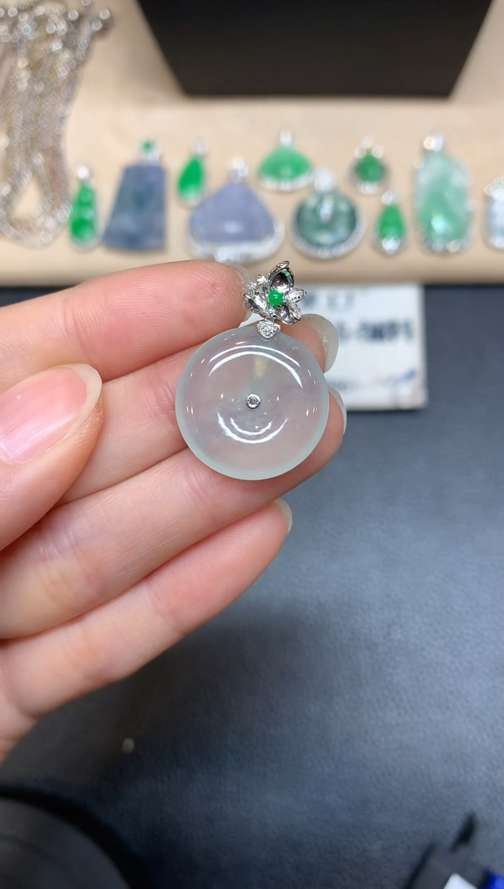 【闪购商品】翡翠颈饰18K金镶嵌平安扣【无服务费