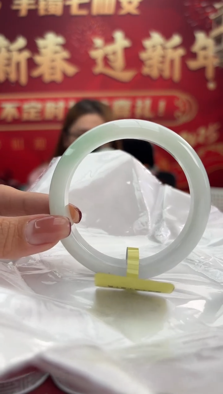 【闪购商品】翡翠手镯未镶嵌18手镯