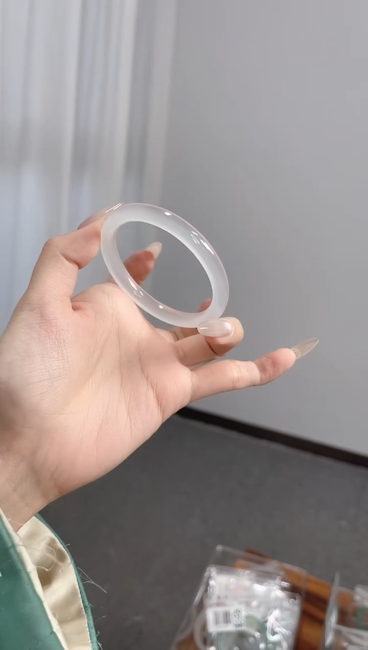 玛瑙/玉髓手镯未镶嵌58圈白冰卡8