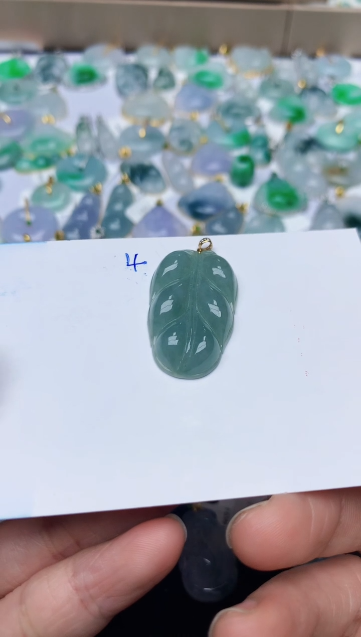 【闪购商品】翡翠颈饰18K金镶嵌天然翡翠A货   