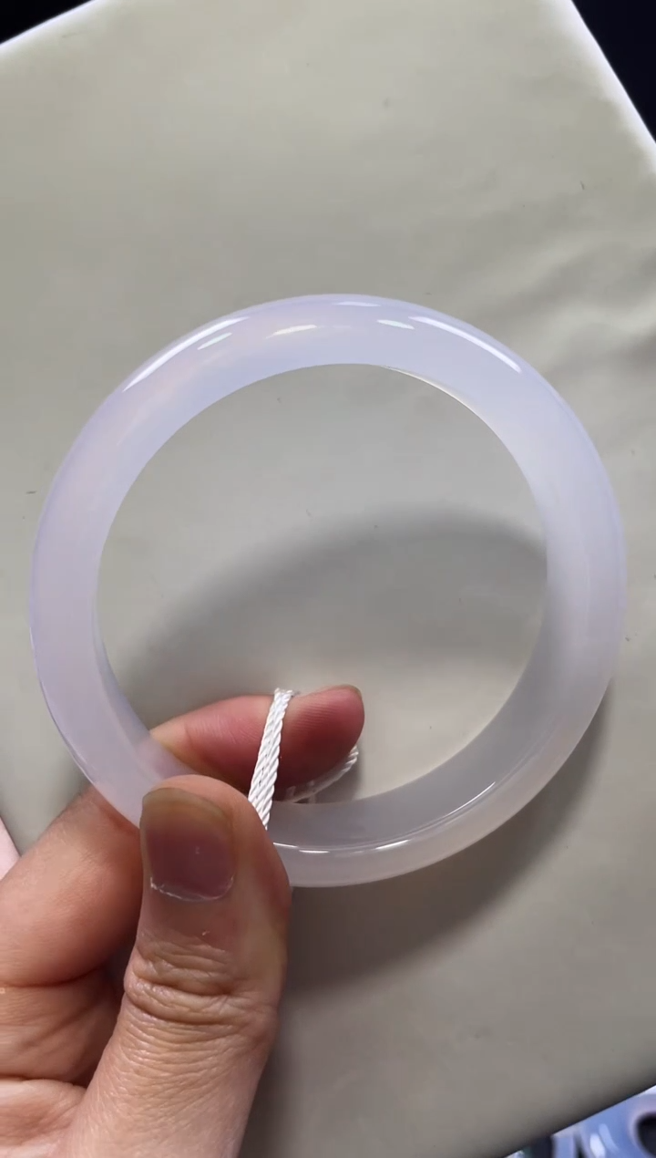 【闪购商品】玛瑙/玉髓手镯未镶嵌不同角度不同光线色不同