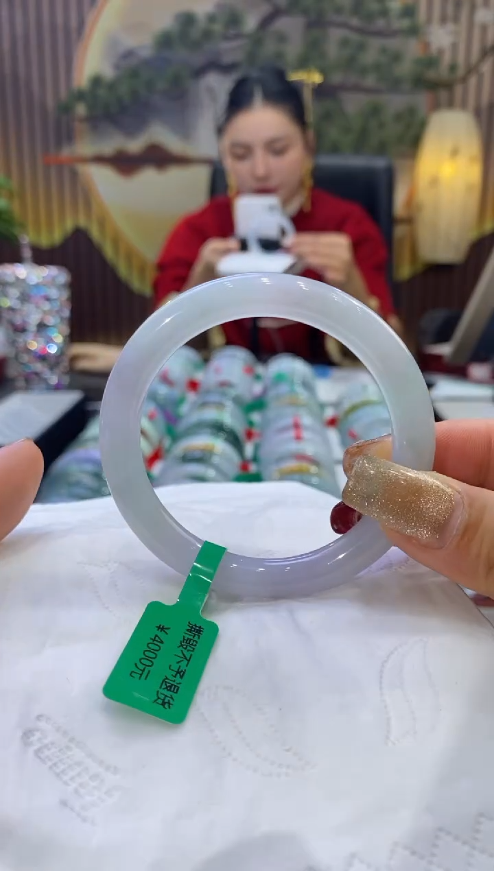 【闪购商品】翡翠手镯未镶嵌多人08043