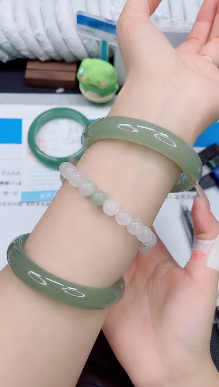 石英质玉手镯未镶嵌165-57.2