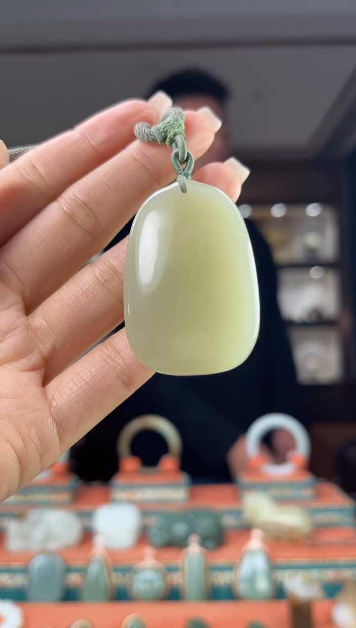 颈饰未镶嵌和田玉佩佩