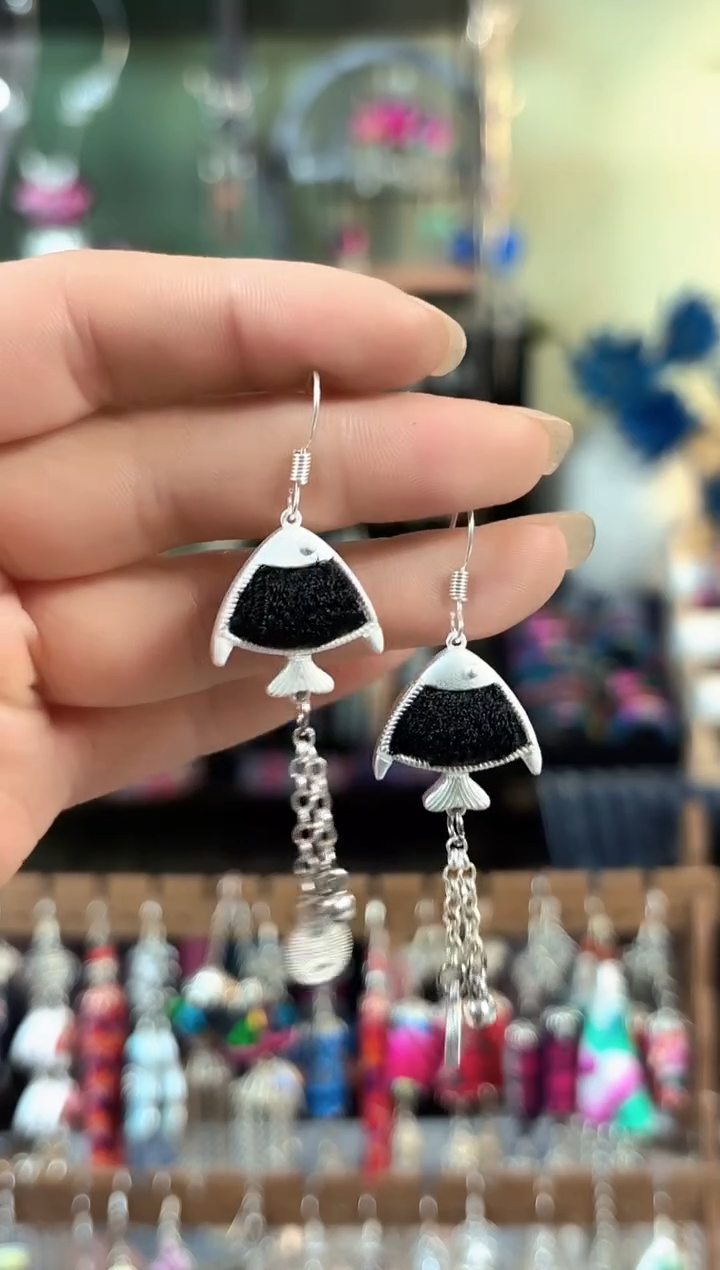 彩云南阁非遗老绣苗银饰品629