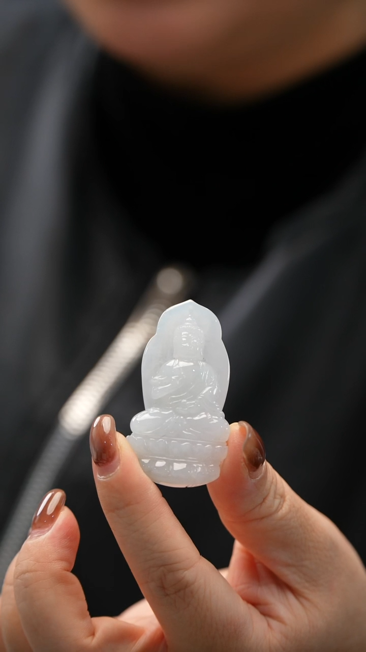 颈饰未镶嵌翡翠观音