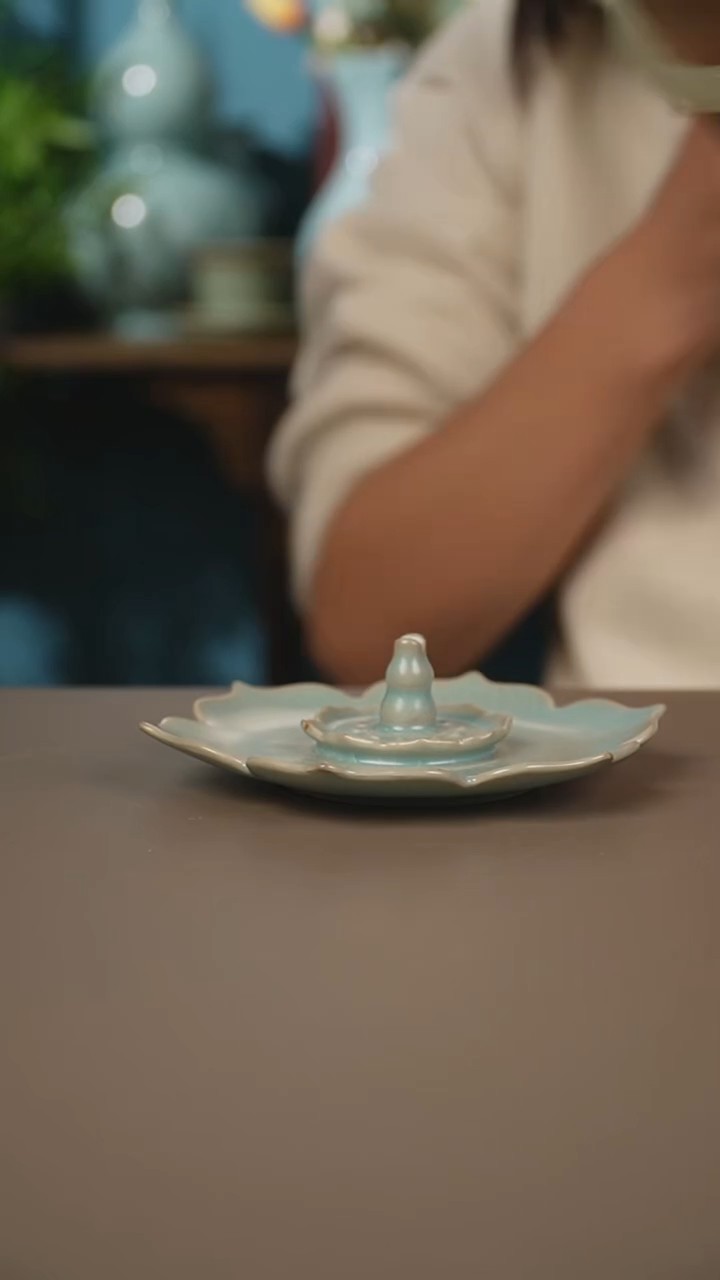 仿古莲花香插微暇      