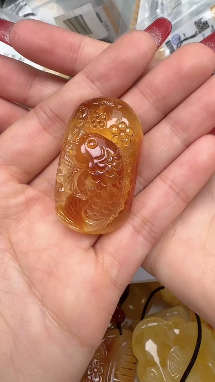 裸石琥珀未镶嵌如图