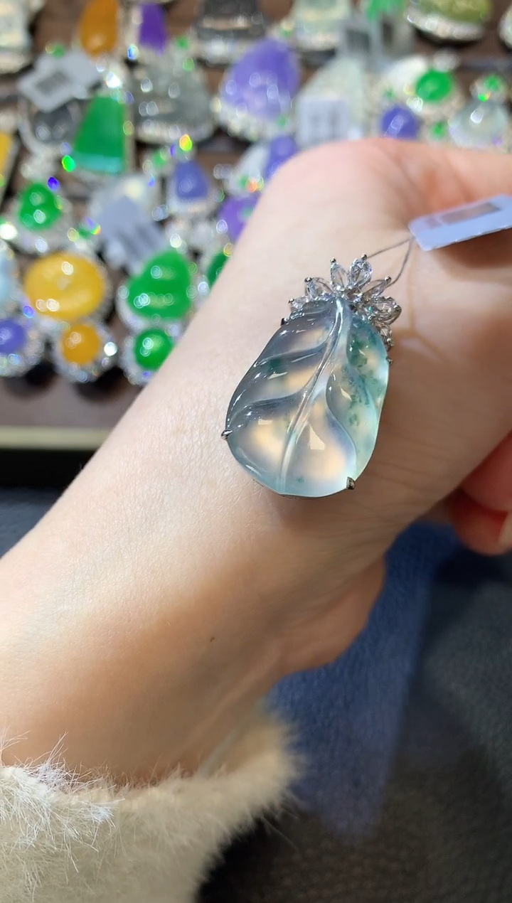 【闪购商品】翡翠吊坠(不含链)18K金镶嵌F11 