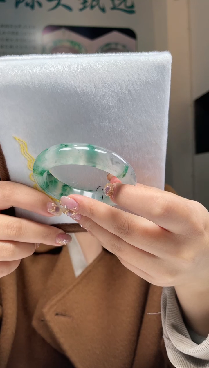 【闪购商品】石英质玉手镯未镶嵌非洲翠手镯多样性发货