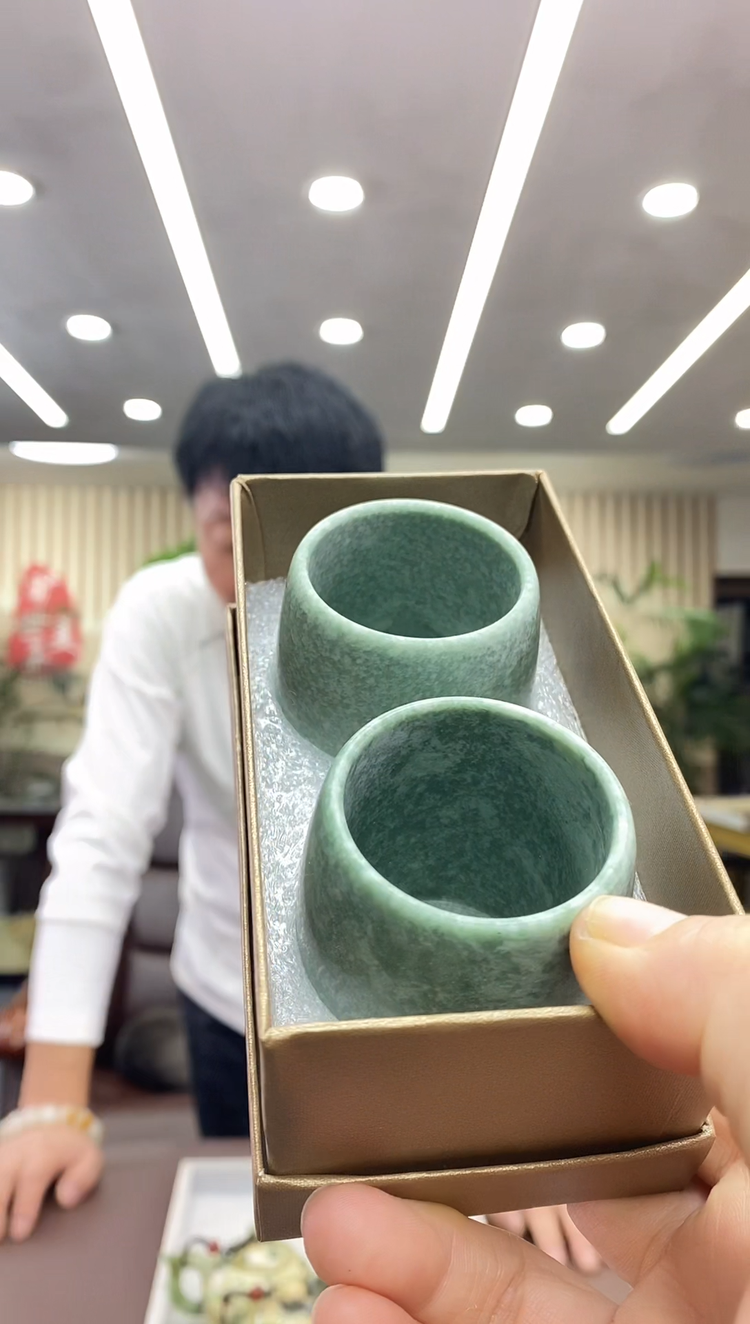 未镶嵌蛇纹石玉水杯一对