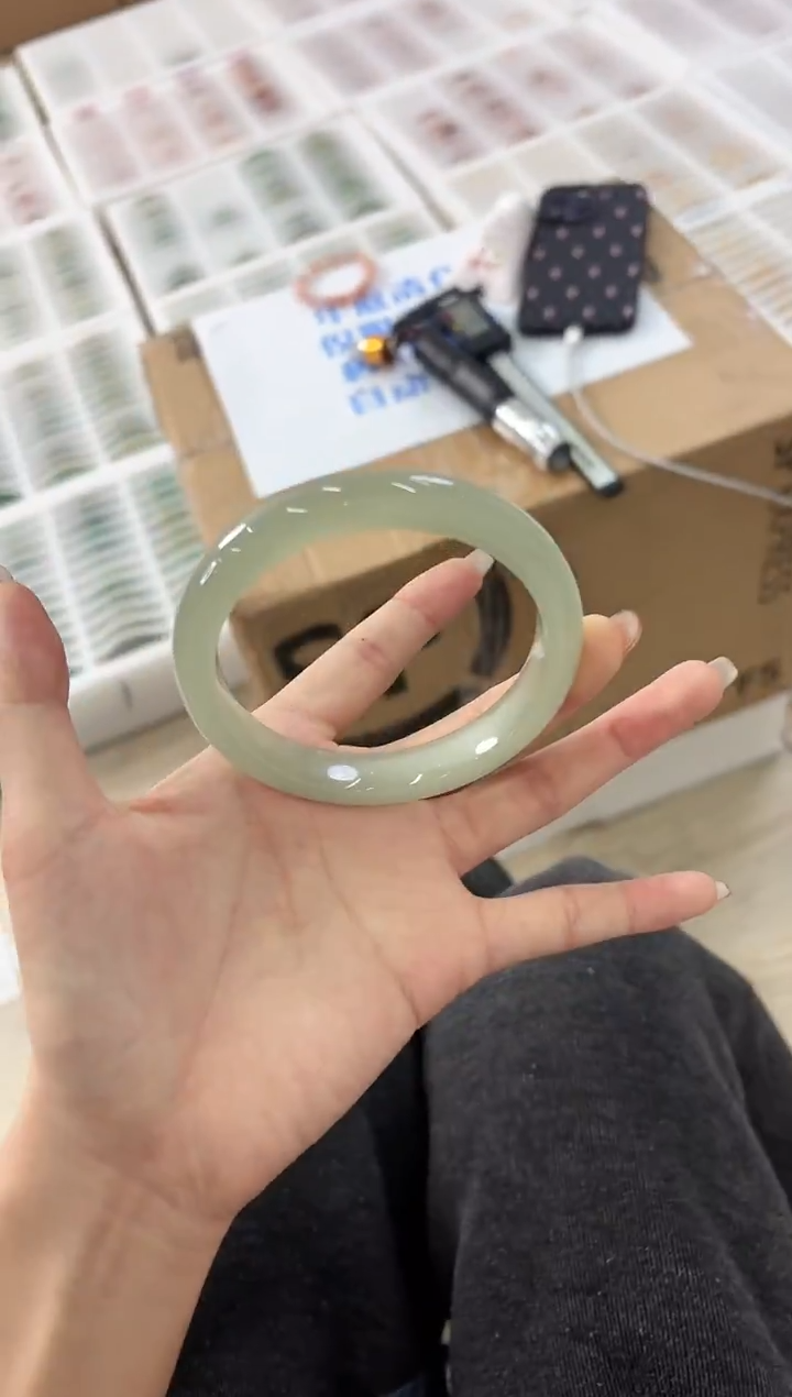 未镶嵌手镯石英质玉15-64D