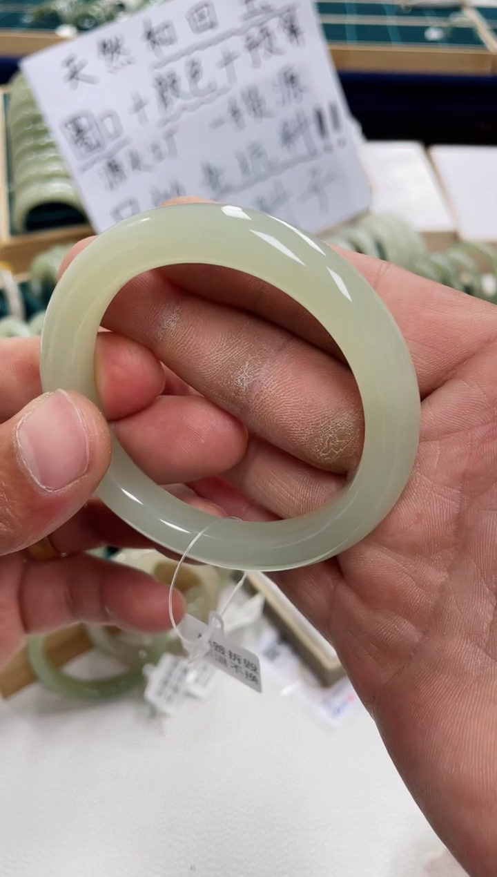 未镶嵌手镯和田玉余***钱和田玉手镯128666