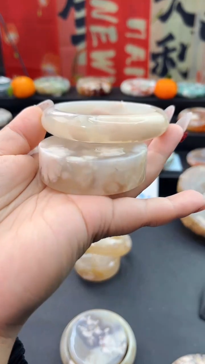 【闪购商品】石英质玉手镯未镶嵌赠送镯心（58圈口）无证书