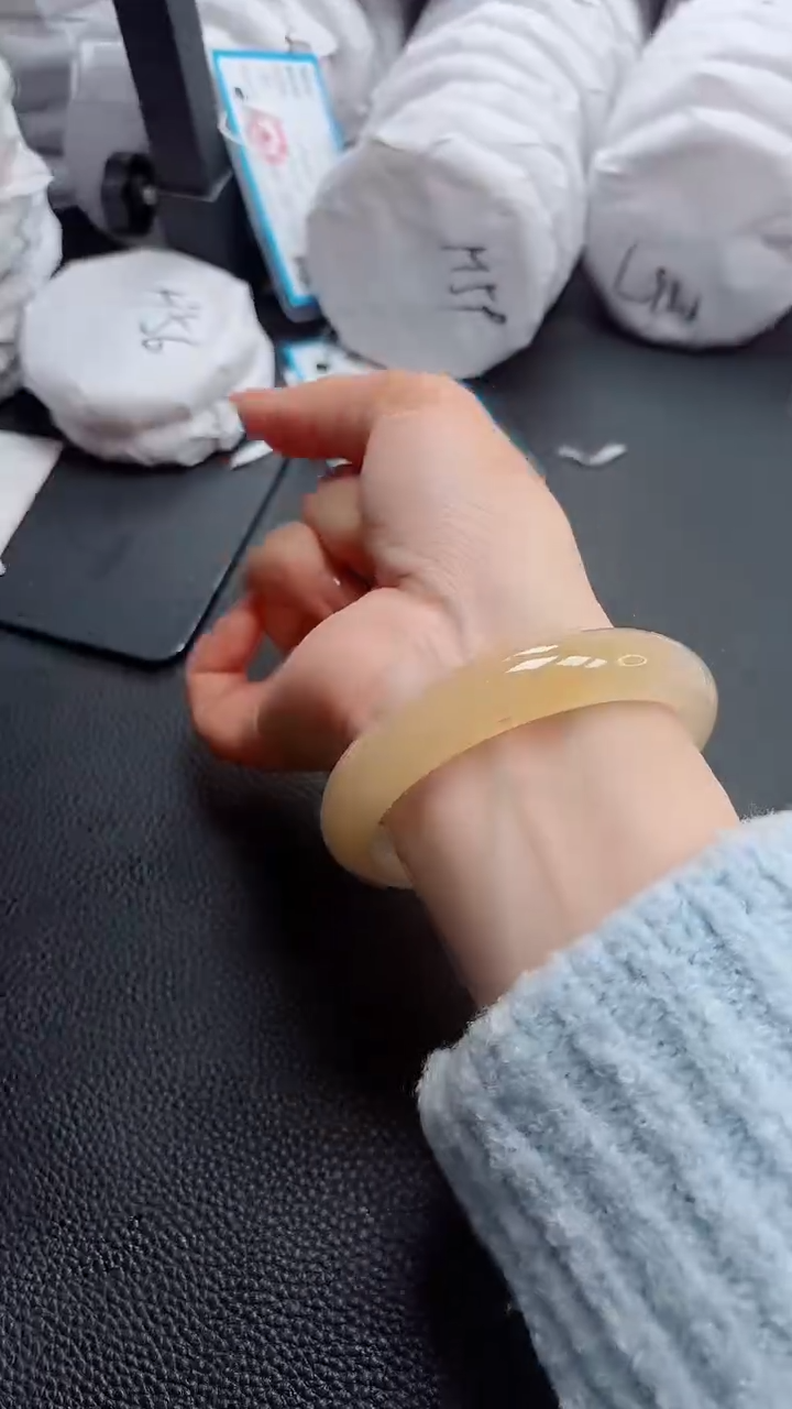 【闪购商品】石英质玉手镯未镶嵌342