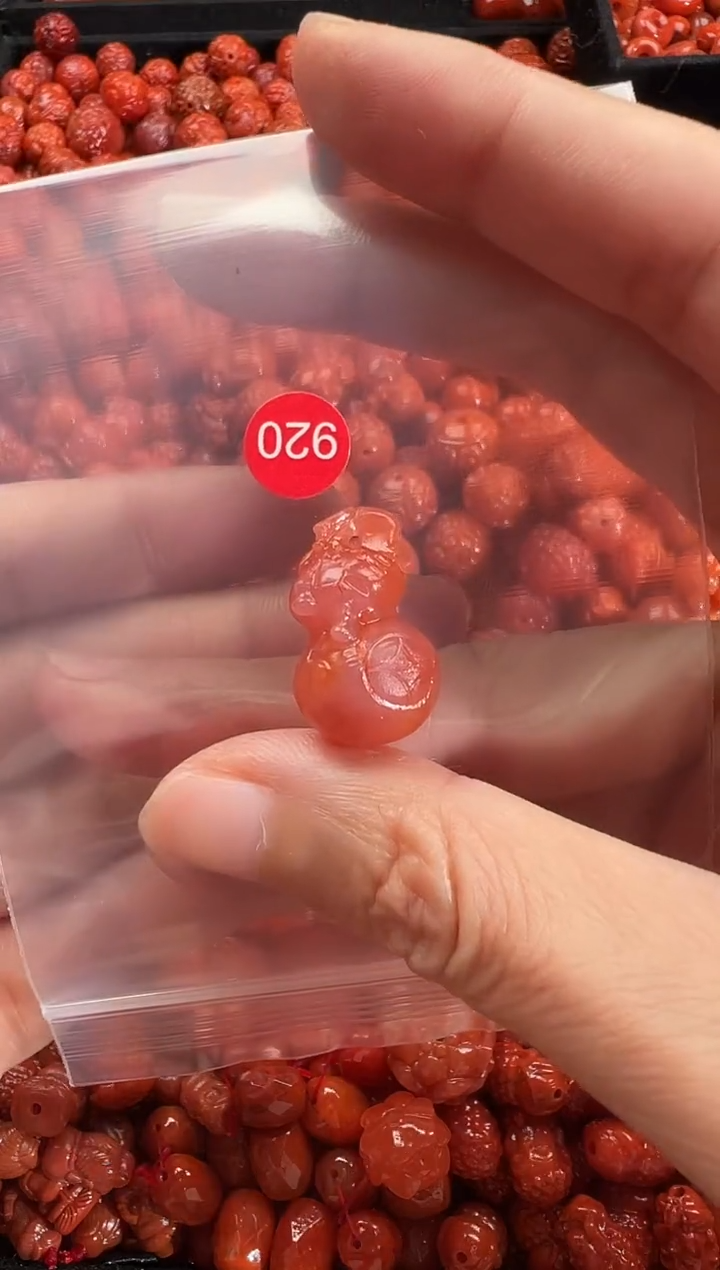 颈饰未镶嵌南红玛瑙1