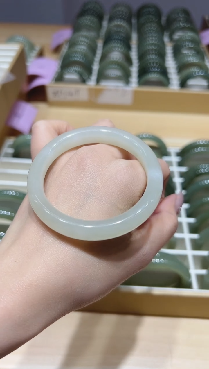 【闪购商品】和田玉手镯未镶嵌v0251圈口55