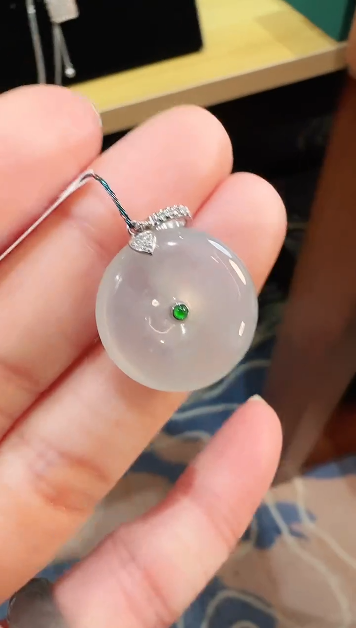 【闪购商品】翡翠颈饰18K金镶嵌吊坠