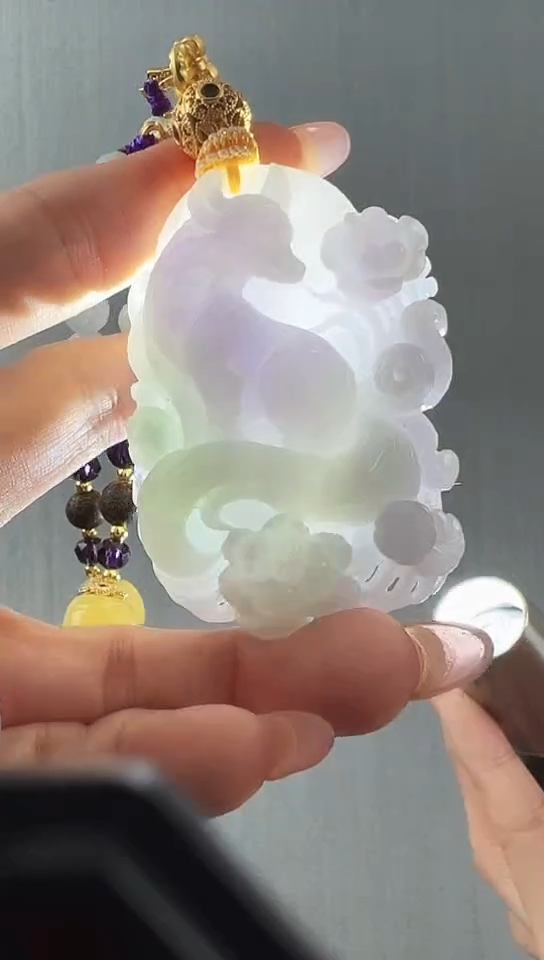 颈饰未镶嵌翡翠九尾狐