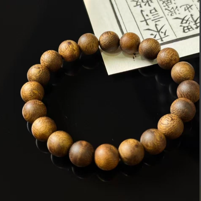 沉香【大家收藏】海南莺歌绿奇楠10mm圆珠6克单圈沉香手串yb053