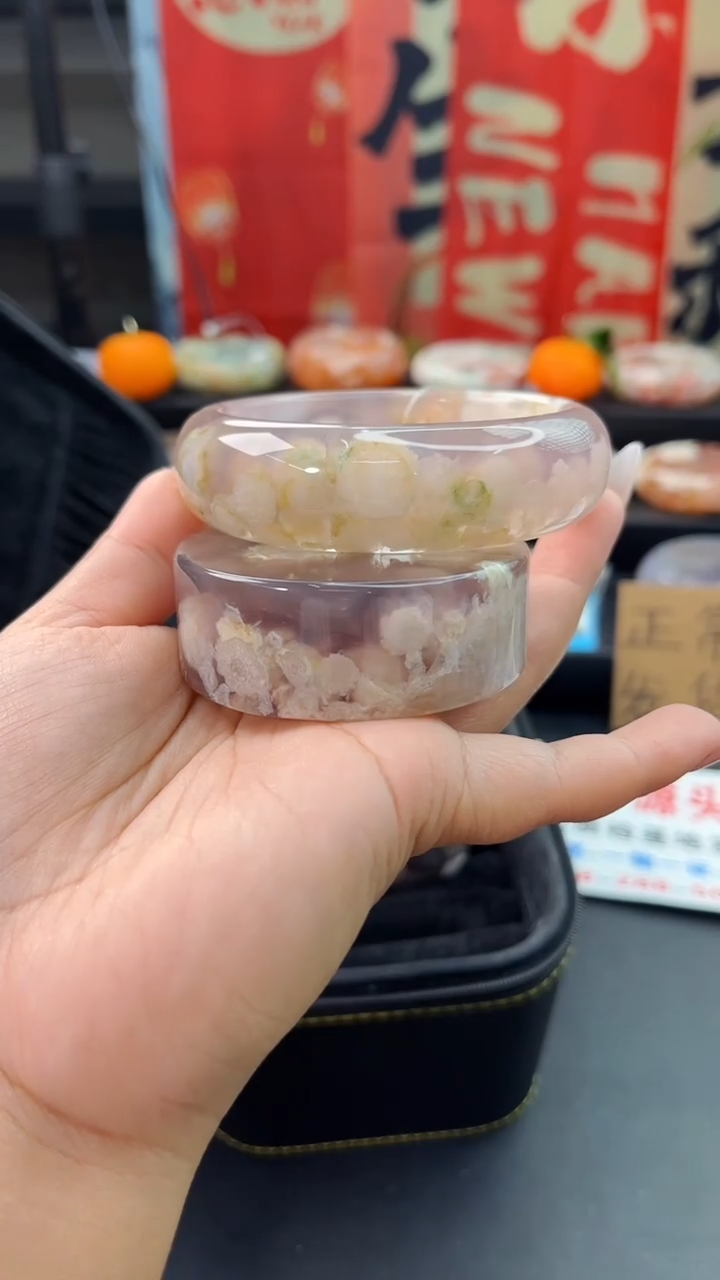 【闪购商品】石英质玉手镯未镶嵌赠送镯心（62圈口