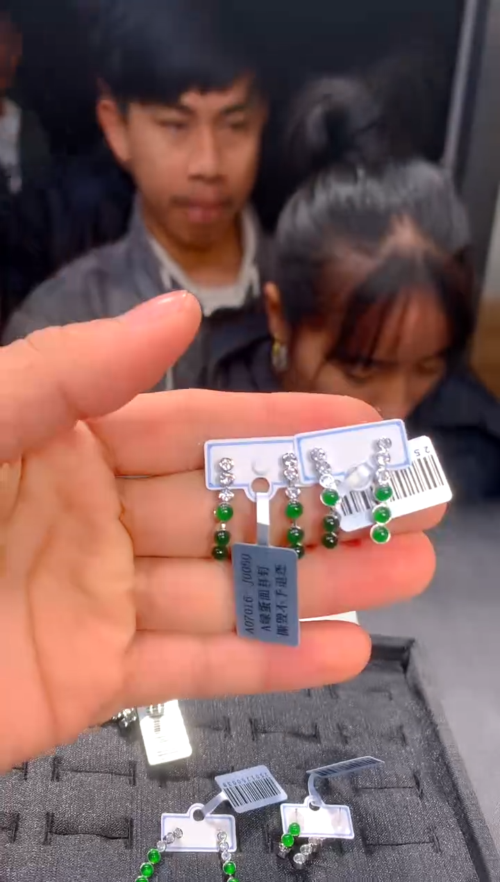 【闪购商品】定制翡翠未镶嵌50-多样性发货（发其一）