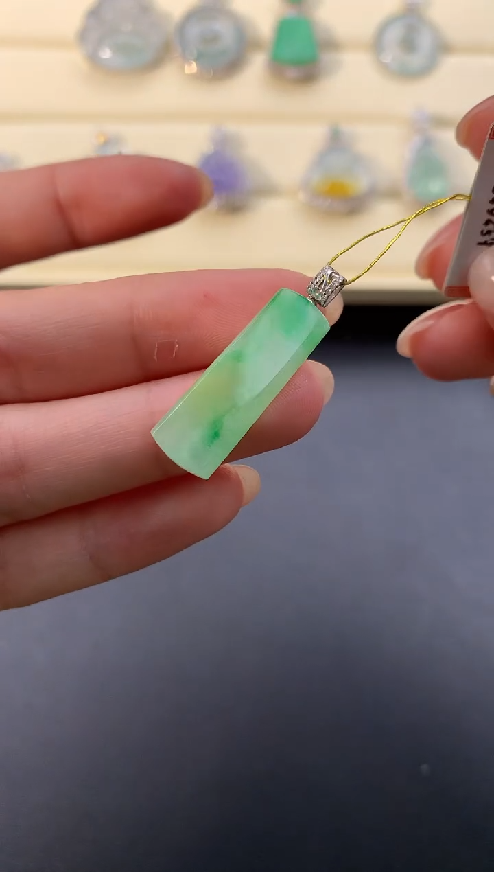 【闪购商品】翡翠颈饰18K金镶嵌X40      