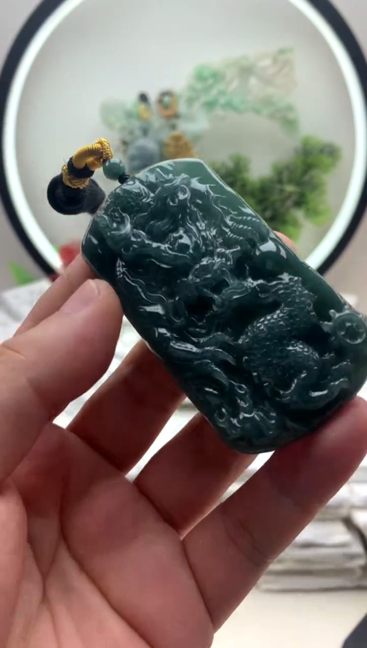 颈饰未镶嵌翡翠龙牌