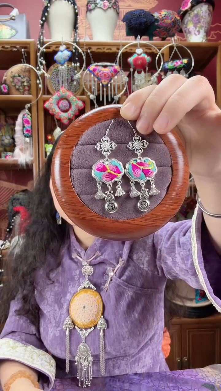 刺绣陈****狗耳环11111111