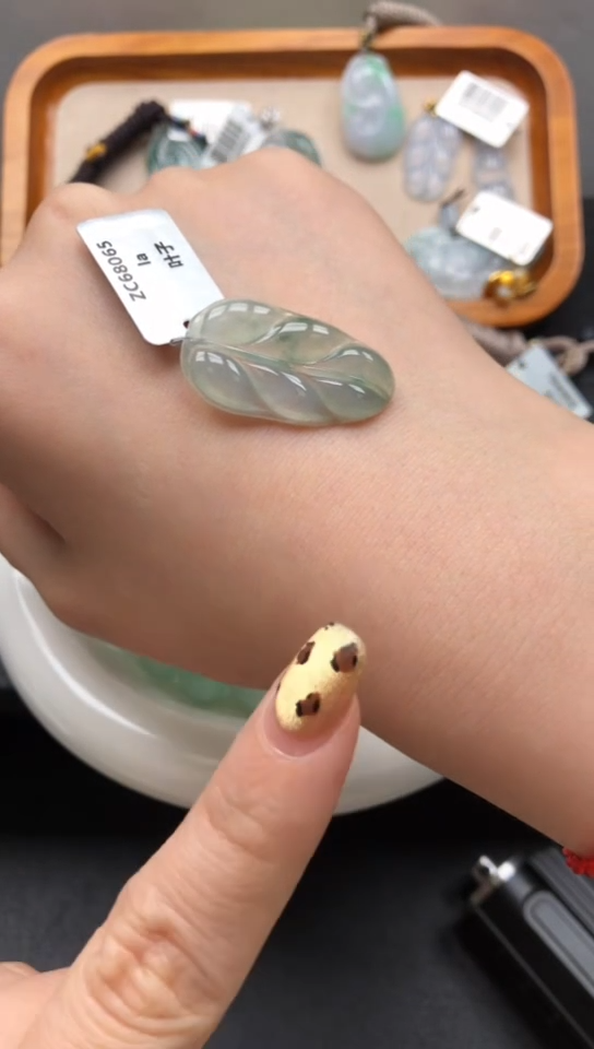 吊坠(不含链)未镶嵌翡翠天然缅甸A货翡翠