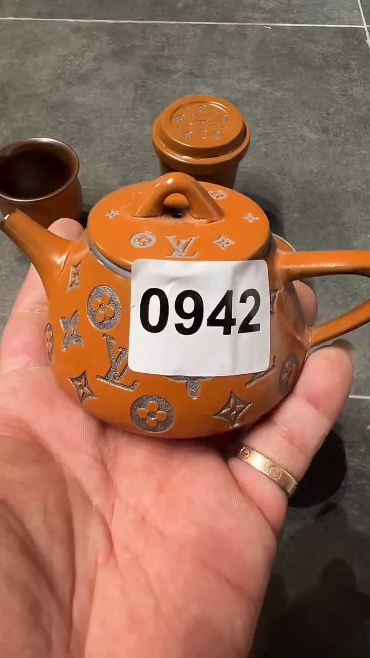 龙泉窑老花ams石瓢壶微瑕0942