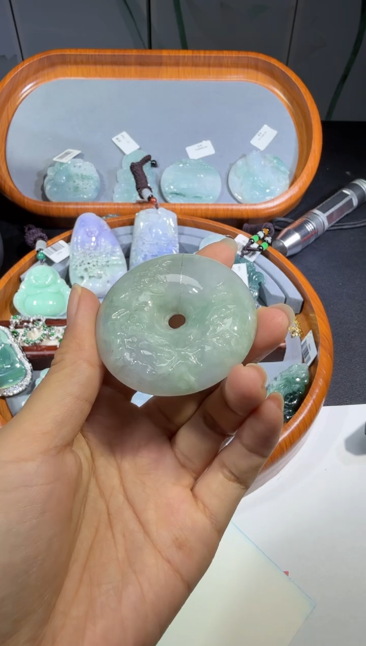 翡翠未镶嵌颈饰282.。。。