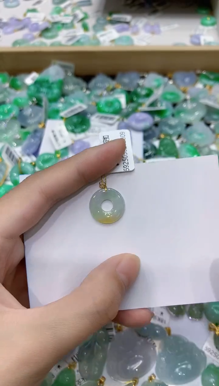 翡翠18K金镶嵌颈饰111111111