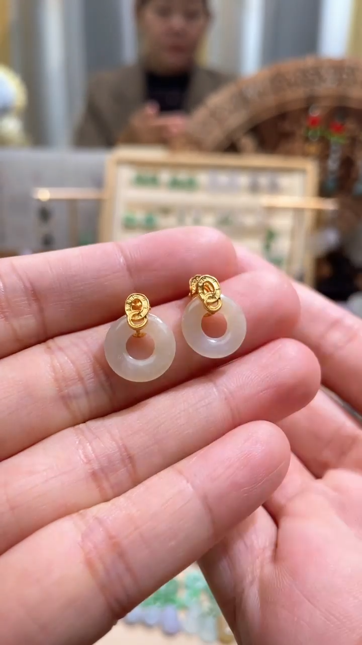 【闪购商品】翡翠颈饰未镶嵌甜甜圈一对耳钉